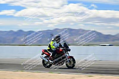 media/Mar-25-2024-Moto Forza (Mon) [[8d4319bd68]]/4-Novice Group/Session 4 Front Straight Speed Pans/